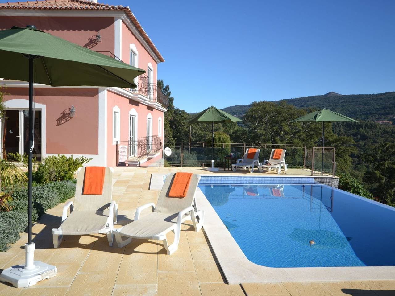 Foto 5 von 47: Luxuriöse Privatvilla mit Infinity-Pool