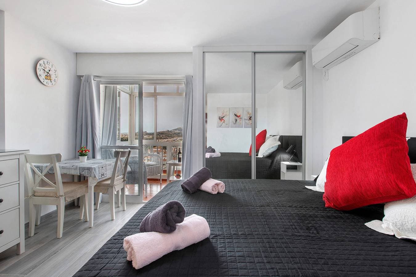Foto 11 von 28: Ferienwohnung 'Apartamento Agata 2024' mit Bergblick, WLAN und Klimaanlage