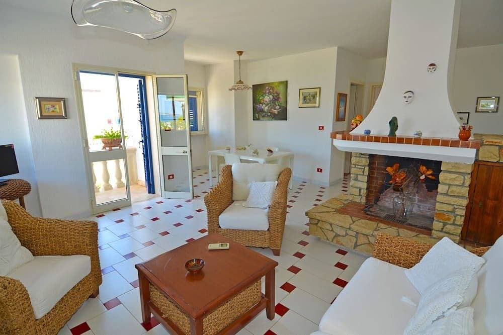 Foto 11 von 30: Luxusvilla mit großer Terrasse und Garten mit Meerblick