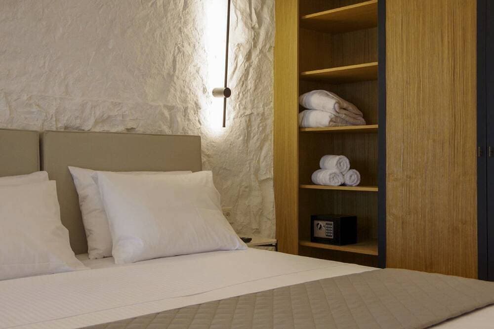 Foto 11 von 21: Villa Marenthe | 3 Bdr | Sea Views | Pool | Syros