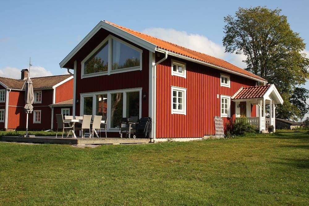 Schönes Ferienhaus nur 60 Meter vom See, Timmerstugan 1