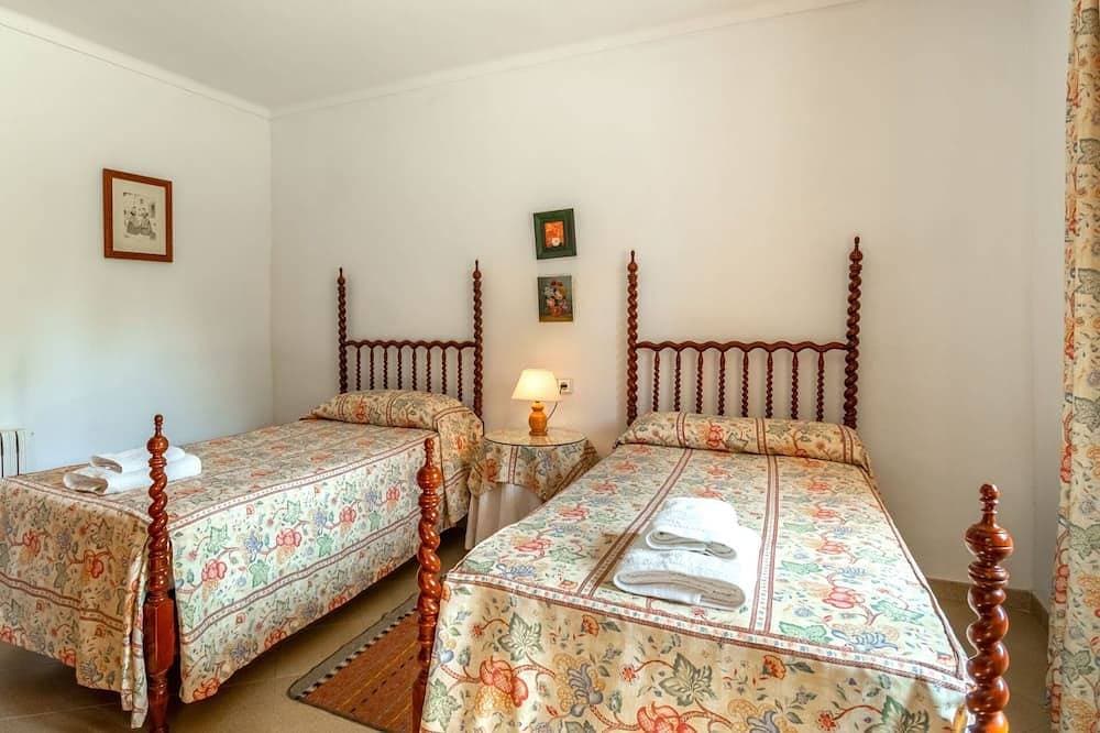 Foto 4 von 30: Schönes alleinstehendes Ferienhaus mit  W-Lan, privatem Pool, TV, Terrasse, Haustiere erlaubt