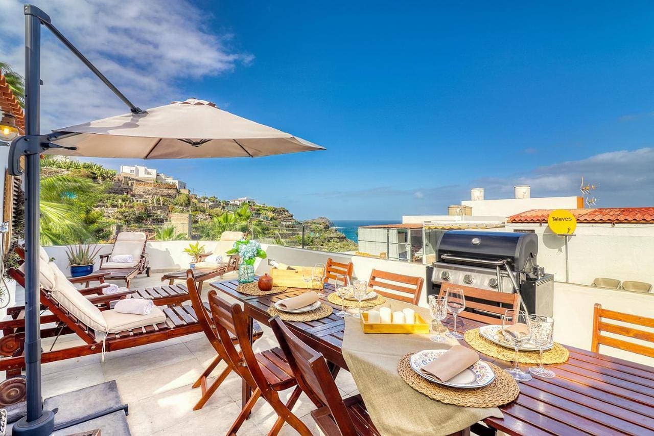 Big terraced house, 100m to the beach, with BBQ and sea view 1