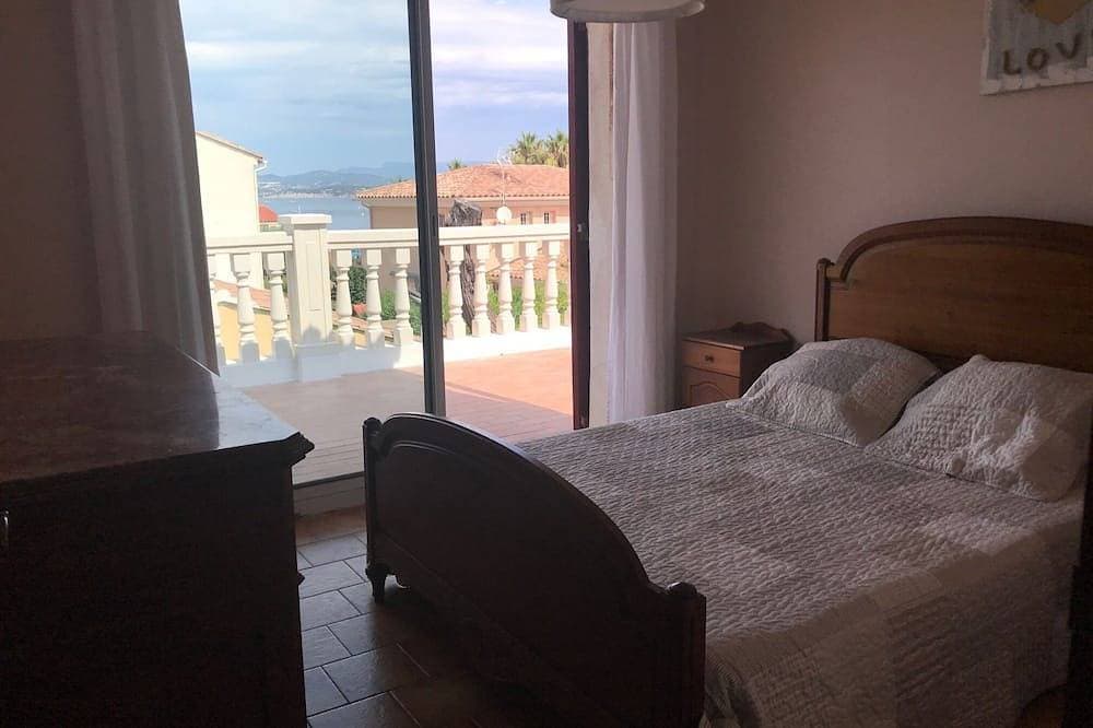 Foto 3 von 24: Villa 100 Meter Vom Hafen Du Brusc, Dem Strand Und Lokalen Geschäften Entfernt