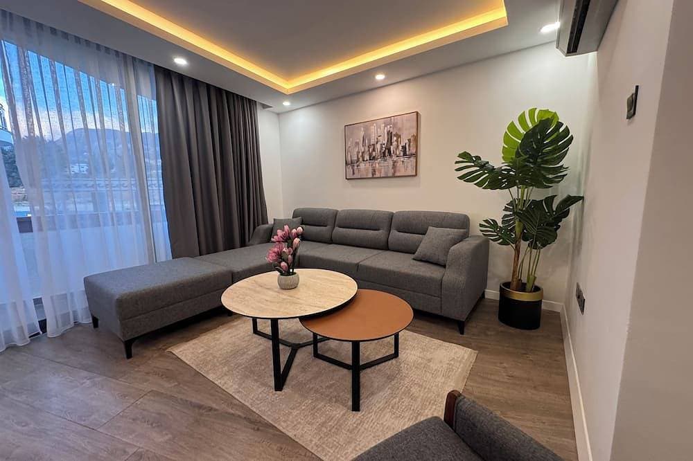 2-bedroom apartment in a secure complex with a swimming pool, in Girne. 1