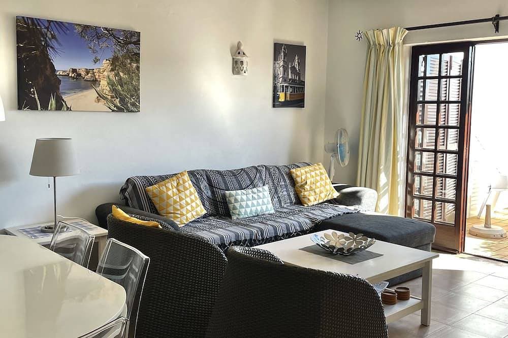 Foto 10 von 30: Apartment mit Meerblick vom oberen Balkon und Gemeinschaftspool. 5 Minuten zu Fuß zum Strand