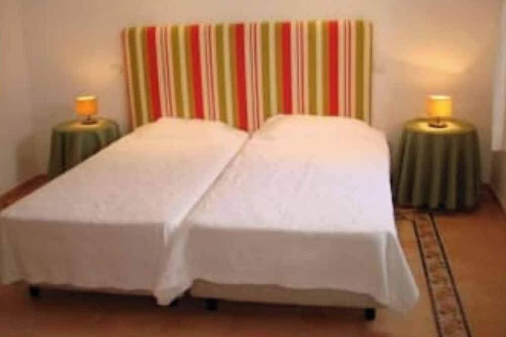 Foto 3 von 15: Villa with 3 bedrooms, 3 bathrooms, ac, wifi. Parking.