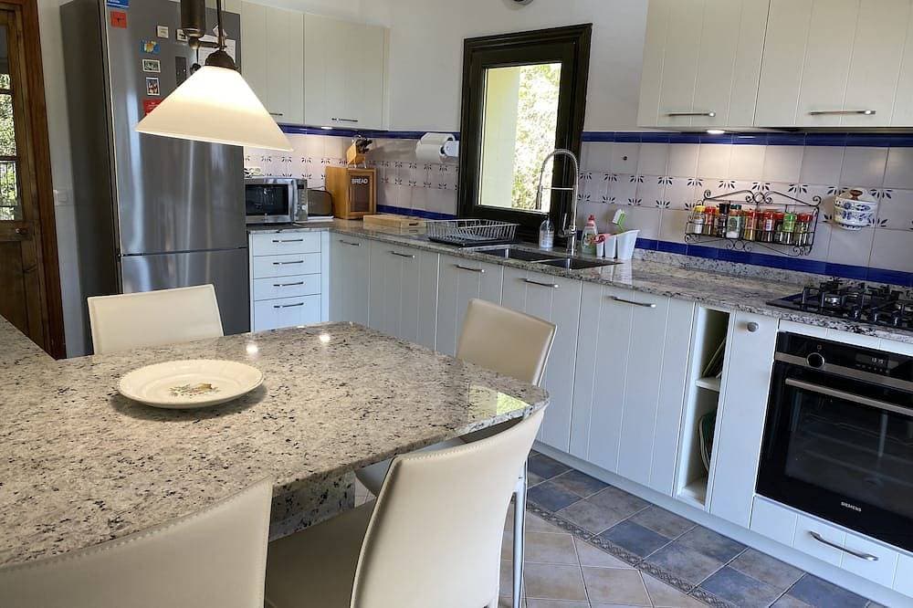 Foto 11 von 26: Abgeschiedene Villa mit Panoramablick, privatem beheiztem Pool und kostenlosem Internet.
