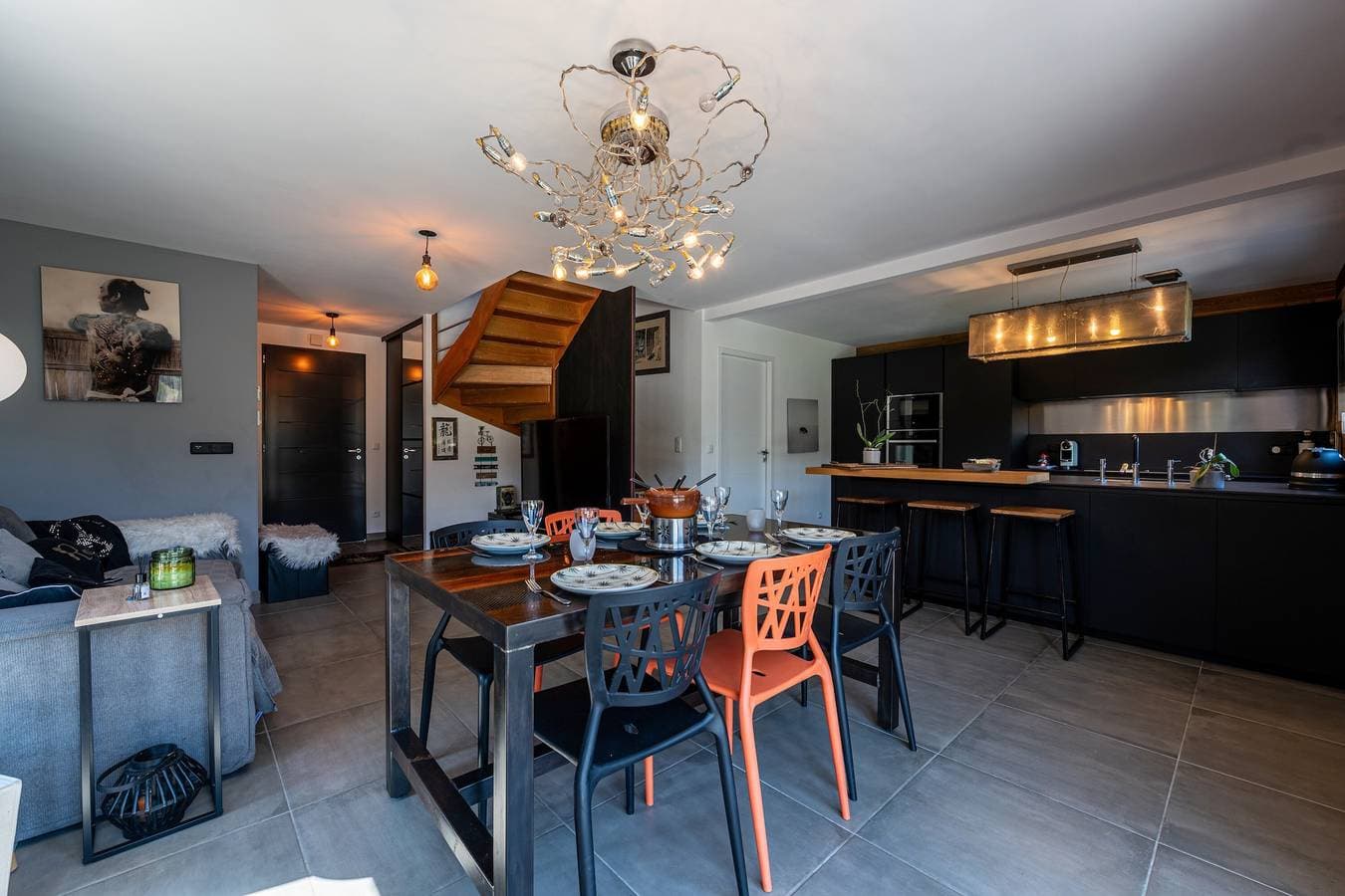 Foto 7 von 33: Villa 'Maison Neuve Proche Lac D'Annecy' mit Bergblick, privater Terrasse und Wi-Fi