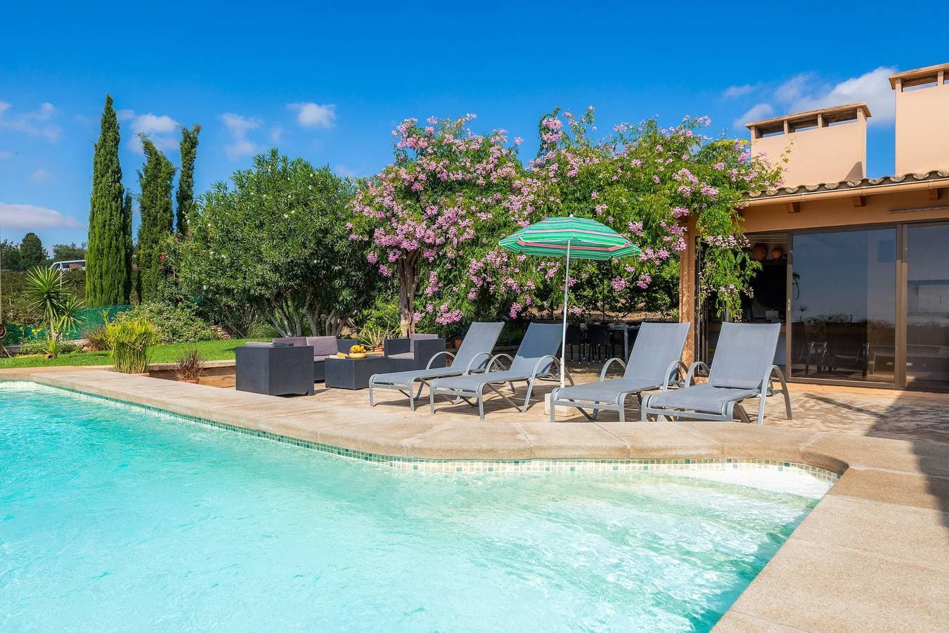 Foto 4 von 27: Schöne Villa mit Pool, WLAN, Terrassen, Garten und herrlichem Blick; Parkplätze vorhanden