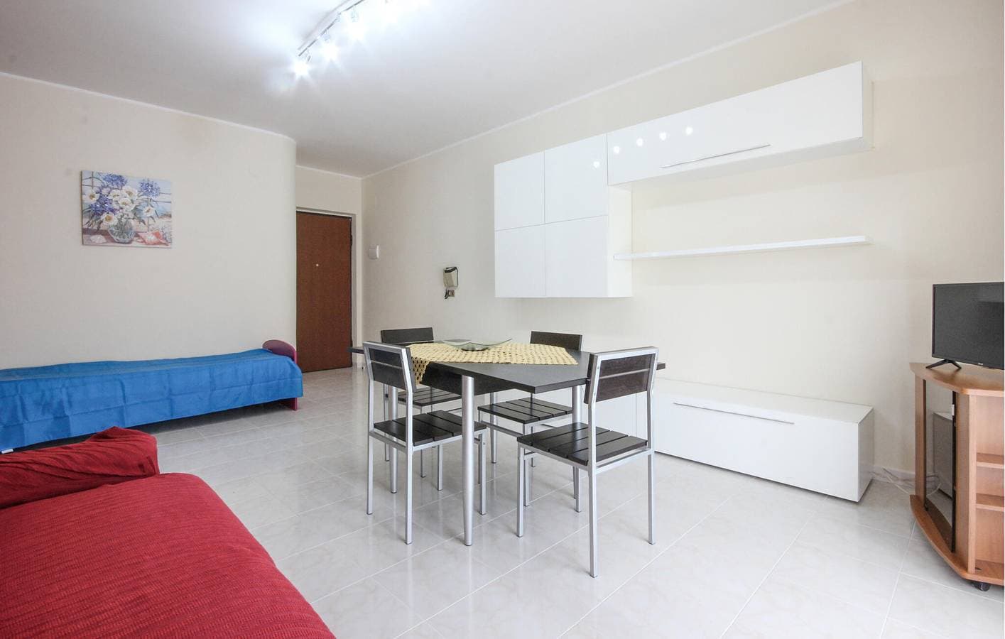 Foto 3 von 17: Seaside Bliss: Klimaanlage, Parkplatz, Terrasse, WiFi, 1km zum Strand!