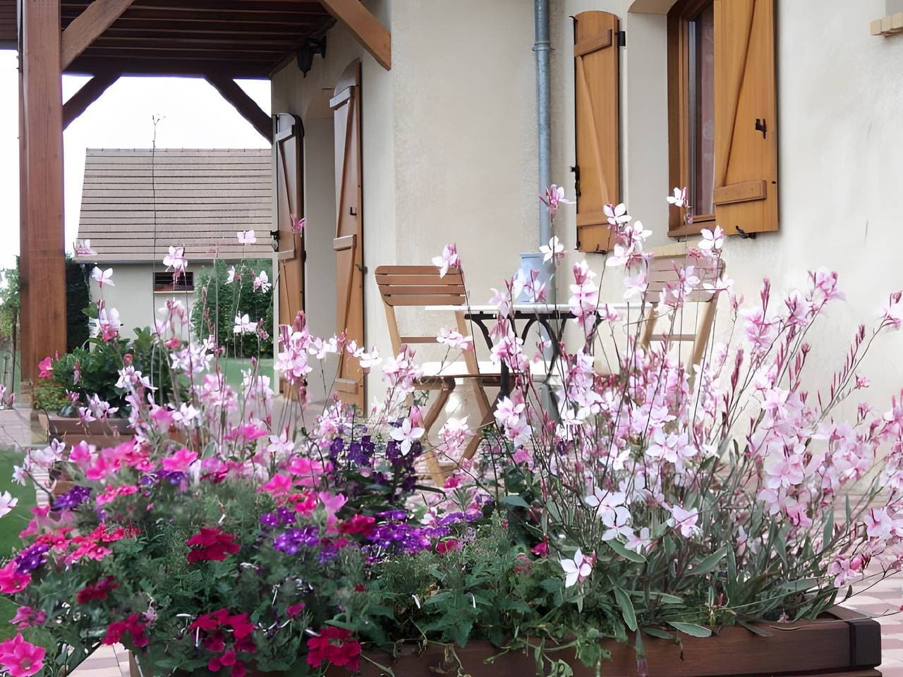 Foto 10 von 11: Gästezimmer „Le Logis du Mesnil“ mit Terrassen, Gemeinschaftsgarten und WLAN