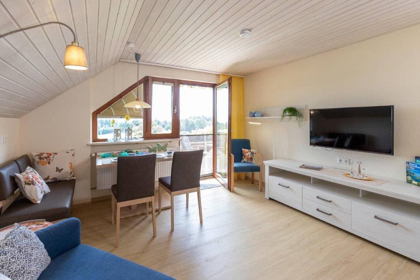 Foto 5 von 27: Ferienwohnung "Säntisblick" mit Bergblick, WLAN, 15m² überdachter Süd-Balkon, Haustiere auf Anfrage