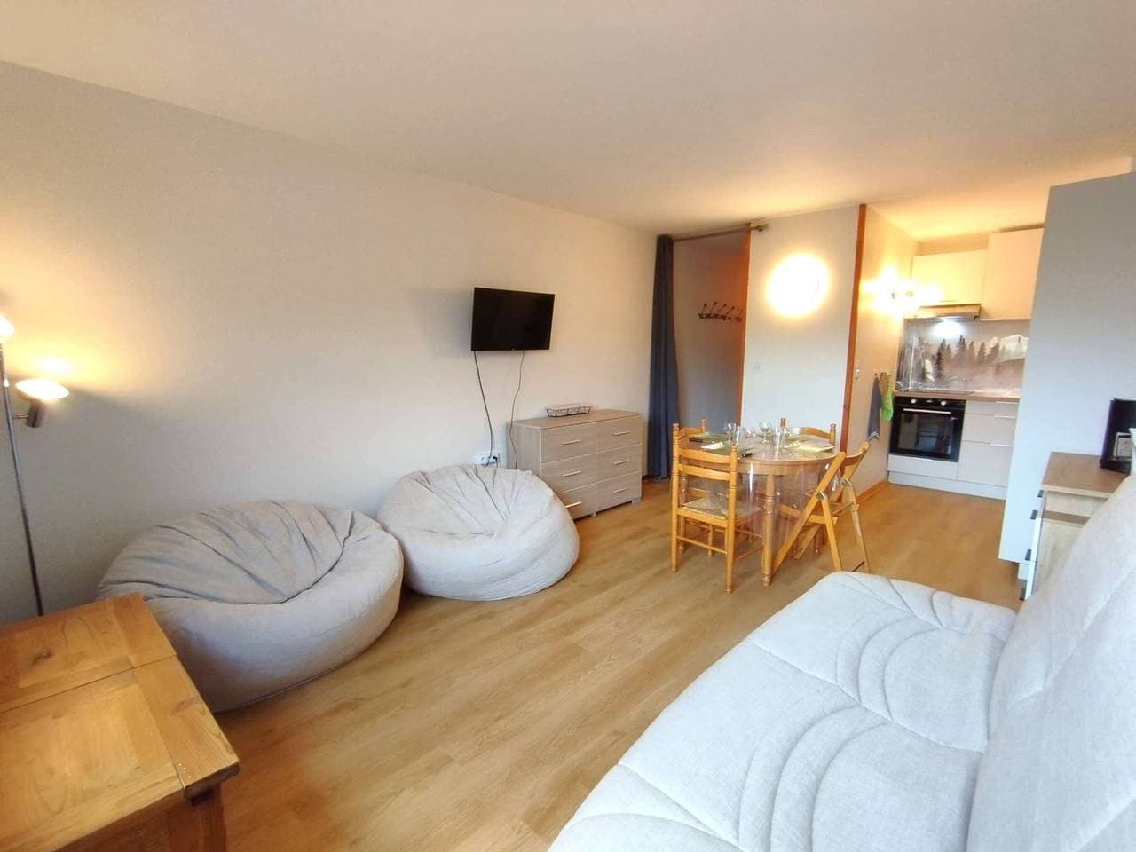 Foto 4 von 10: Gemütliches Studio für 4 in St-Lary mit ausgestatteter Kochnische