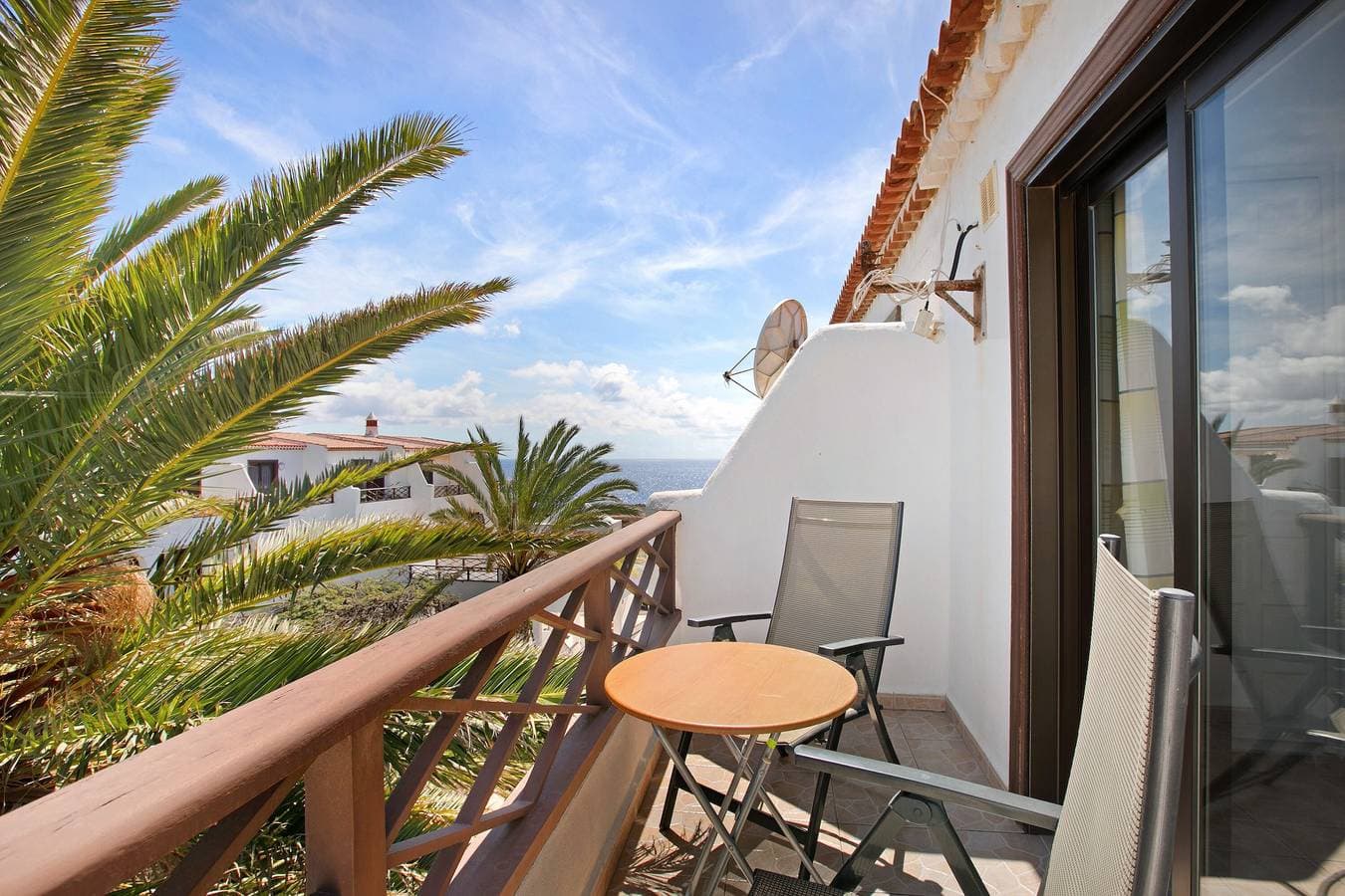 Foto 2 von 31: Ferienwohnung 'Amarilla Bay' mit Meerblick, Gemeinschaftspool und WLAN
