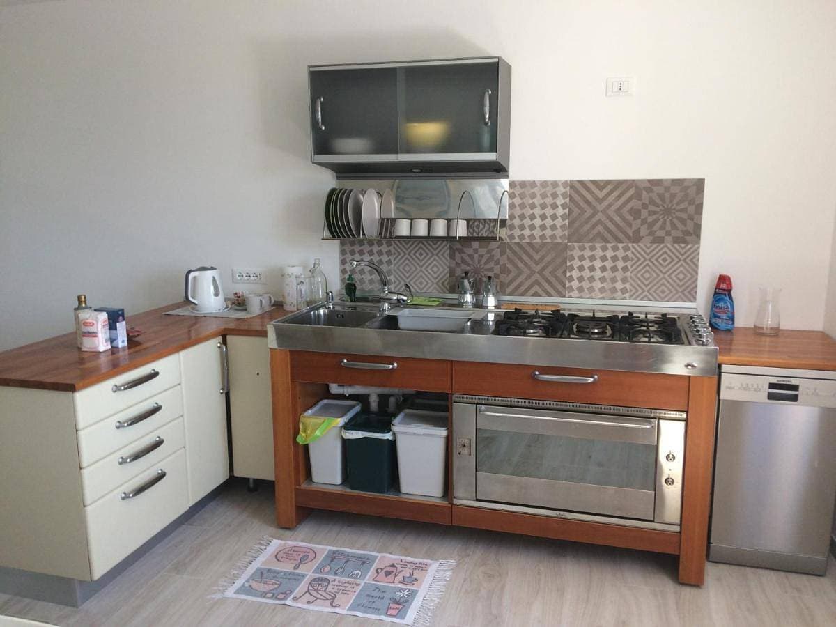 Foto 5 von 58: Two-Bedroom Apartment