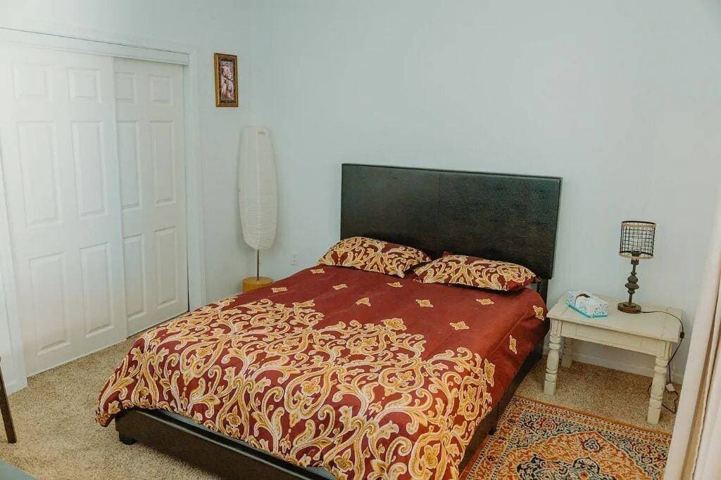 Foto 13 von 20: Retro Comfortable Studio w/Private Entrance #3 🐶