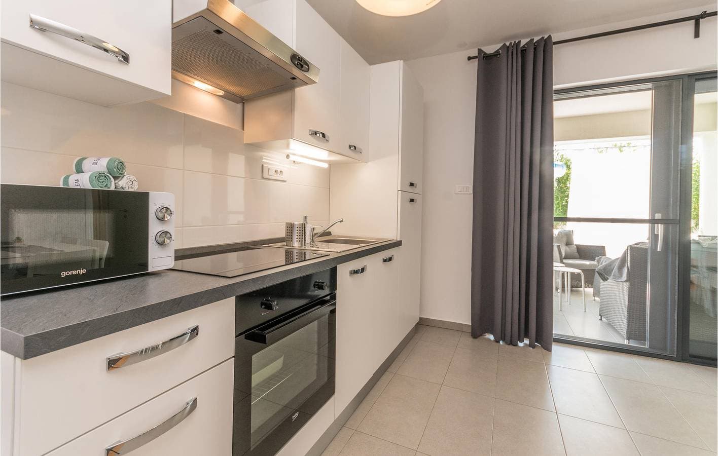 Foto 7 von 31: Gemütliche Ferienwohnung mit Terrasse, WLAN und 1 km Entfernung zum Strand Dječji Raj