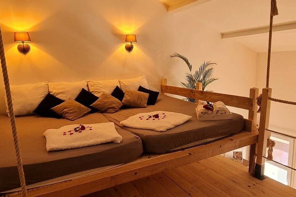 Foto 5 von 17: Suite with a private hot tub