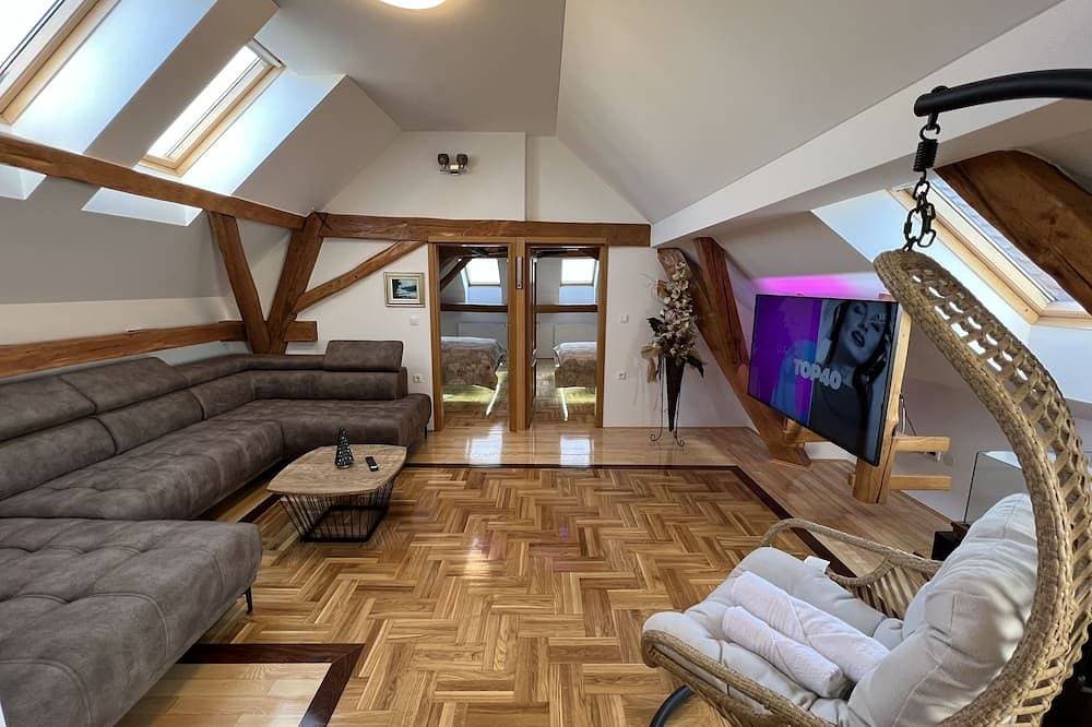 Foto 9 von 30: La Luna ⭐⭐⭐⭐⭐ Rustic Deluxe Apartment with Pool & Jacuzzi Bikes and Parking