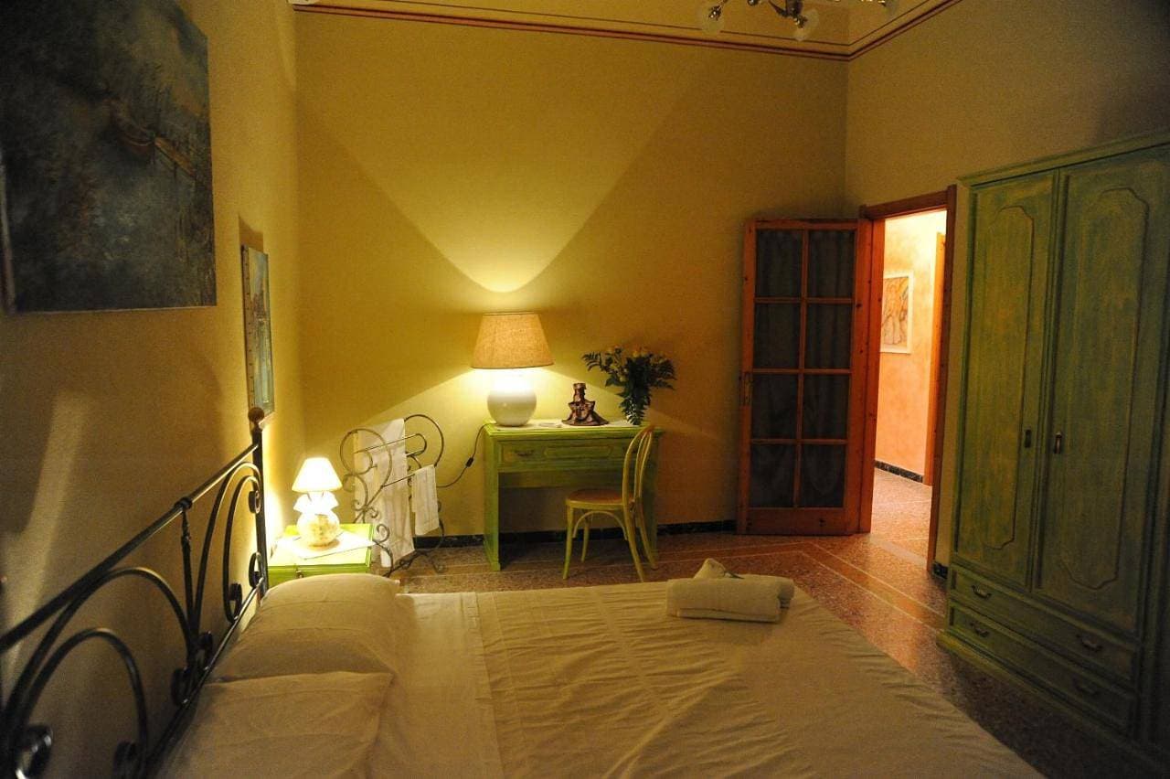 Foto 10 von 32: Double Room with Private Bathroom