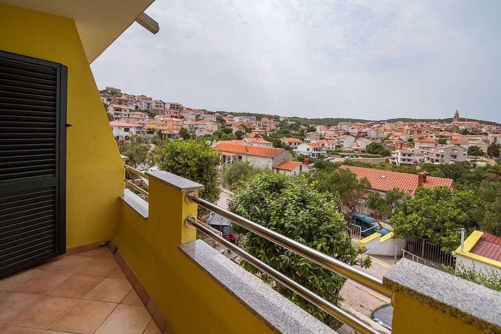 Foto 6 von 27: Ferienwohnung mit Terrasse und Klimaanlage