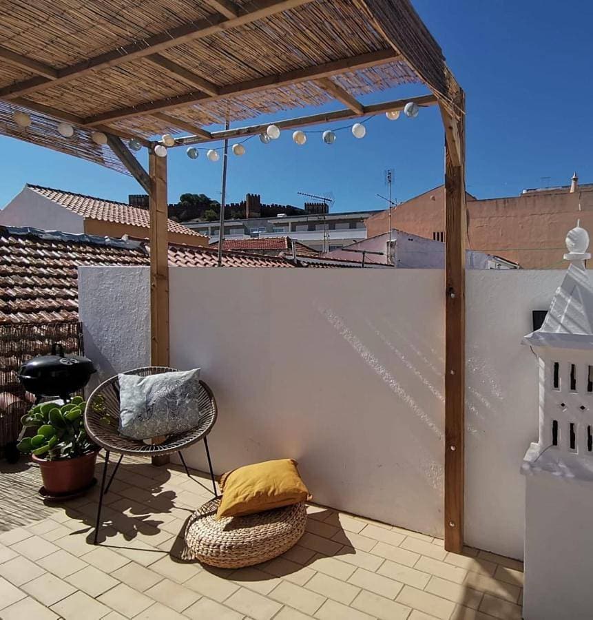 Algarve house, sun, terrace, views and barbecue 1