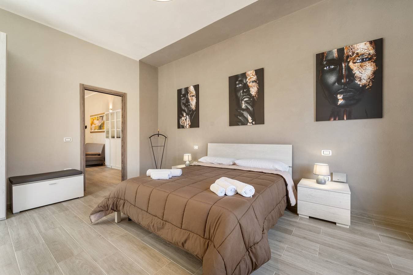 Foto 3 von 23: Ferienhaus 'Appartamento Elegante Carbonia' mit Balkon, WLAN und Klimaanlage