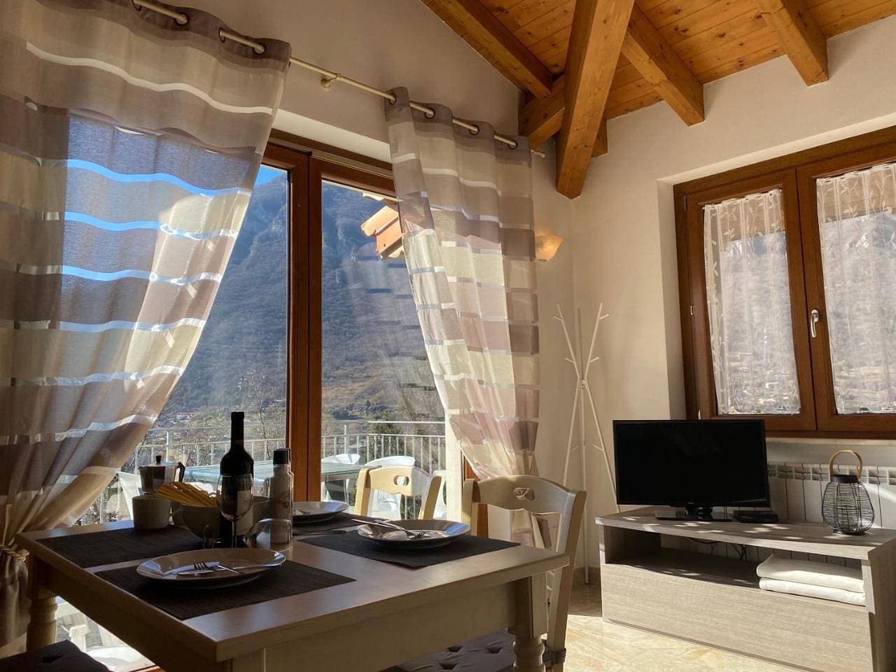 Foto 12 von 33: Two-Bedroom Apartment with Lake View