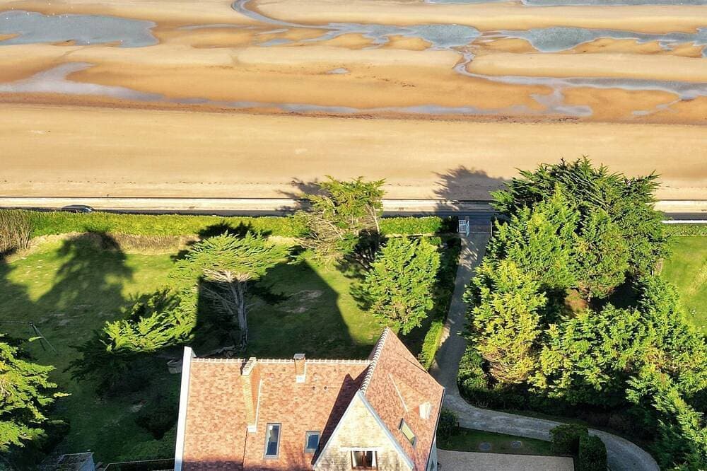 Foto 11 von 30: La Sauvagère, Exceptional Art Deco Villa on Omaha Beach with Direct Beach Access