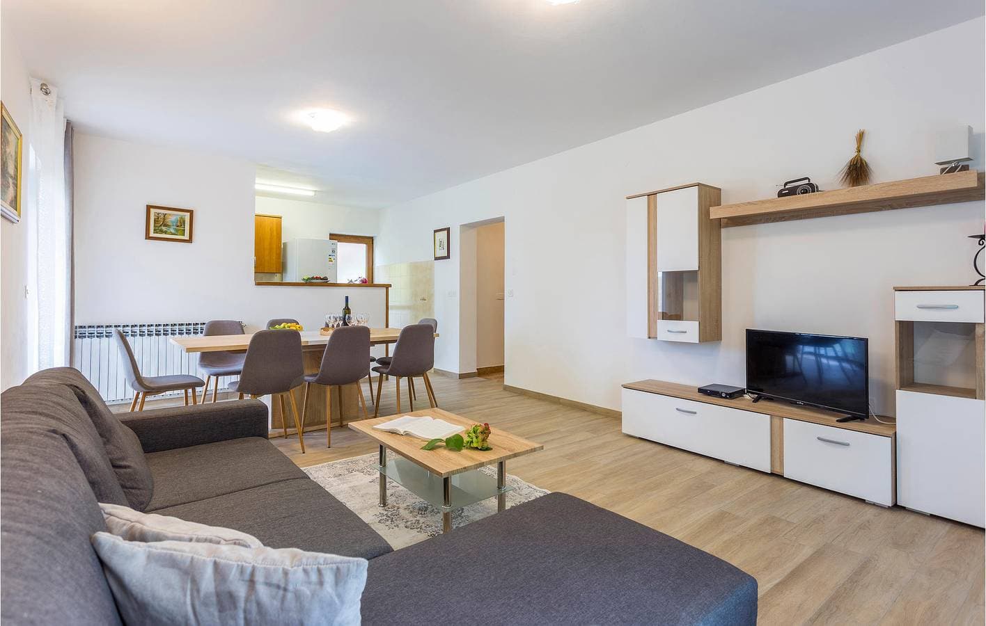 Foto 7 von 51: Reizende 2-Zimmer-Wohnung mit Pool, Terrasse und WLAN