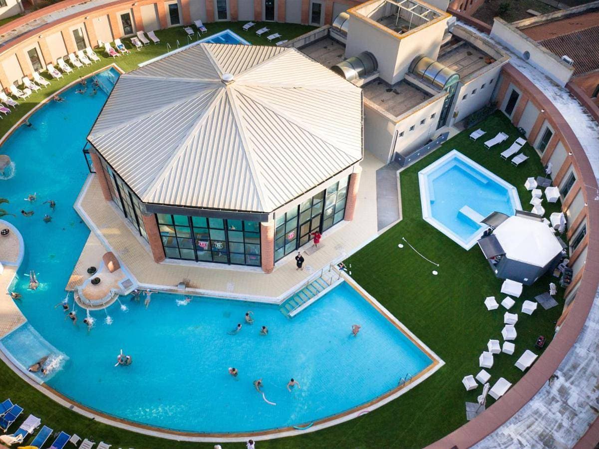 Foto 2 von 9: Double or Twin Room with Swimming Pool Access