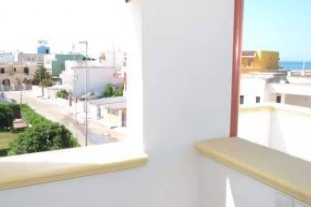 Foto 6 von 12: Zwei-Zimmer-Dachgeschosswohnung mit Aussicht nur 100 Meter vom Strand Torre Mozza entfernt