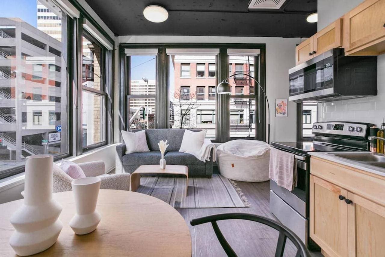 Urban SoHo Suite in the Heart of Downtown 1