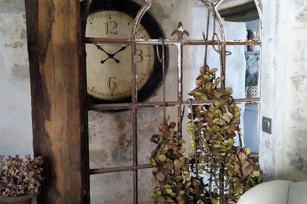Foto 12 von 23: Romantische Wohnung in historischem Haus in der Provence