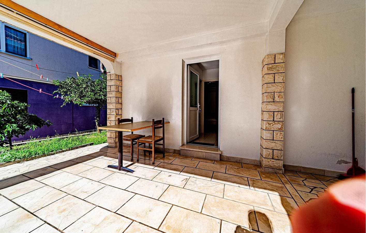 Foto 7 von 19: Gemütliche Ferienwohnung mit Terrasse, WLAN und Parkplatz in der Nähe des Strandes Tri Žala
