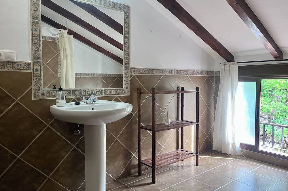 Foto 9 von 28: Country House with a Jacuzzi, Pool, and Spectacular Mountain Views