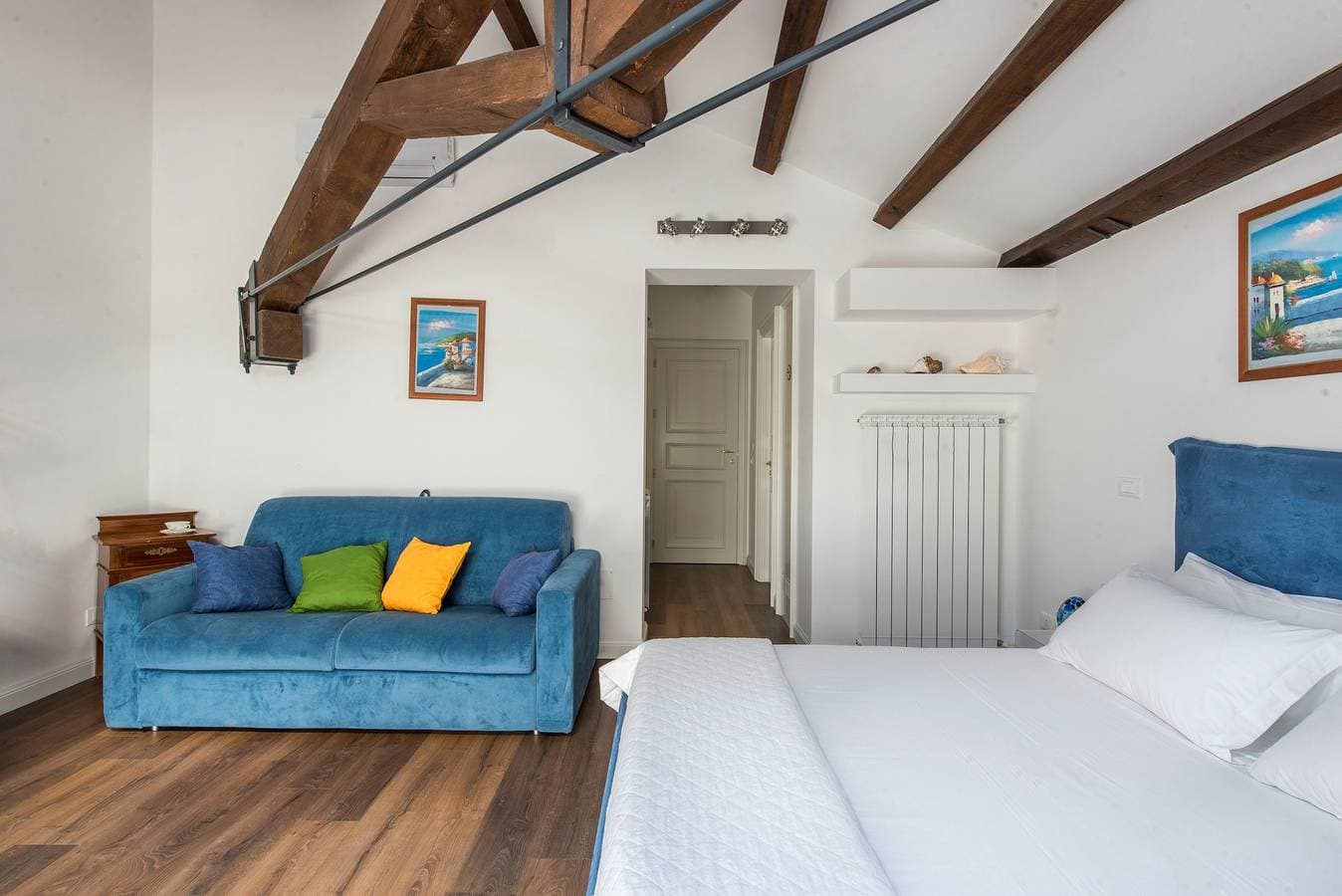 Foto 3 von 25: B&B Villa Liberty sul Mare - Camera Cobalto by Wonderful Italy