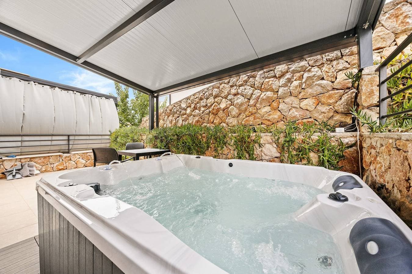 Foto 2 von 26: Crepsa Paradise with Jacuzzi - Couple Getaway