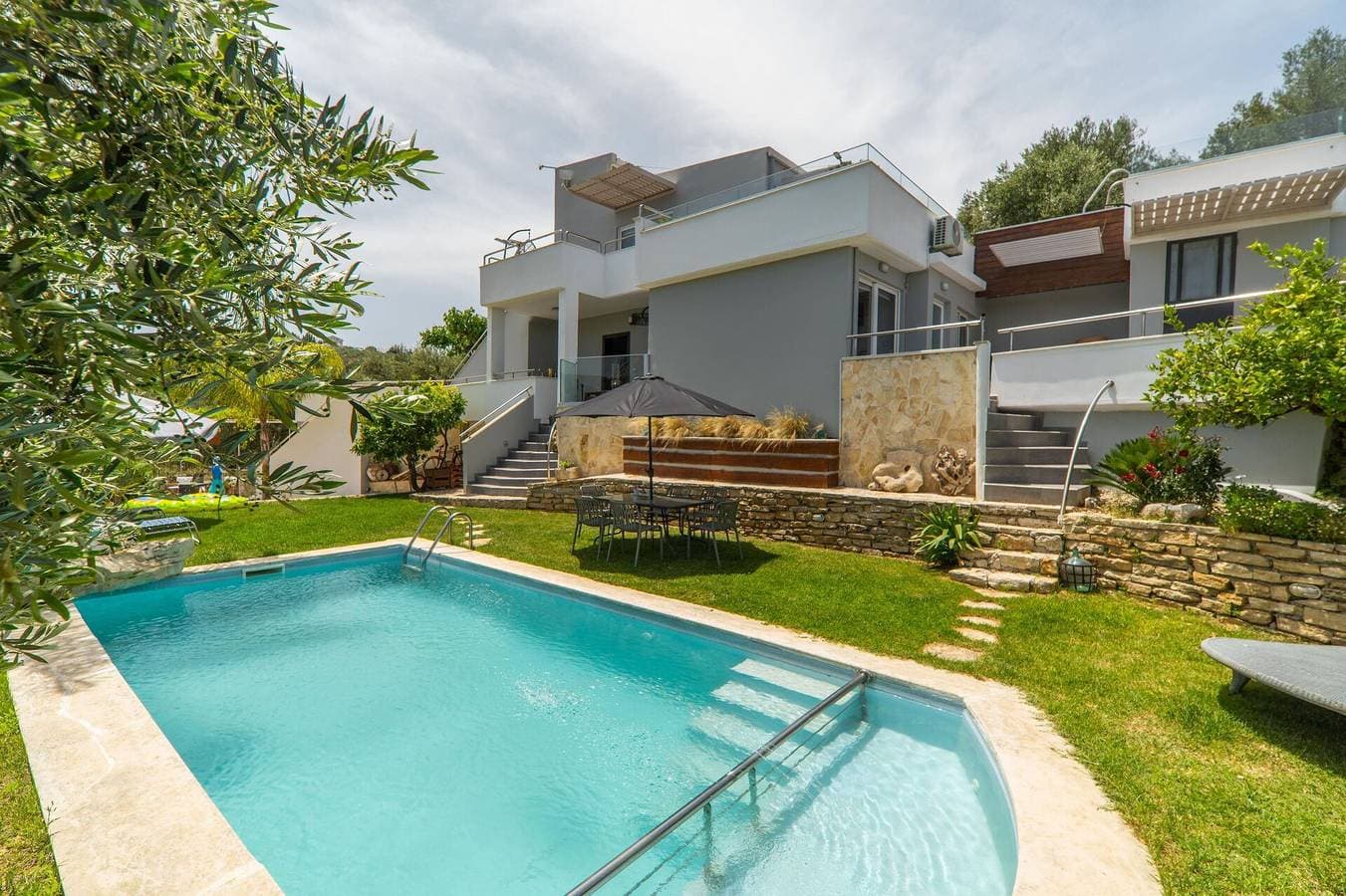Foto 2 von 46: Villa für 6 Personen mit Pool