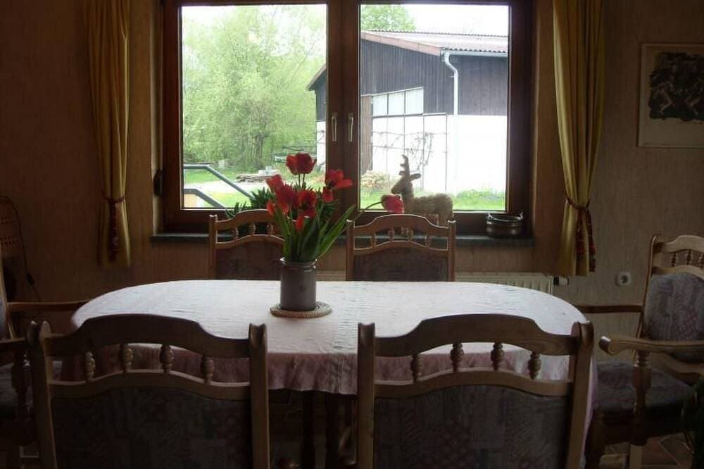 Foto 9 von 13: Mit Terrasse und Parkplatz