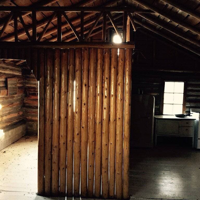 Foto 12 von 13: Rustikales authentisches Michigan-Blockhaus