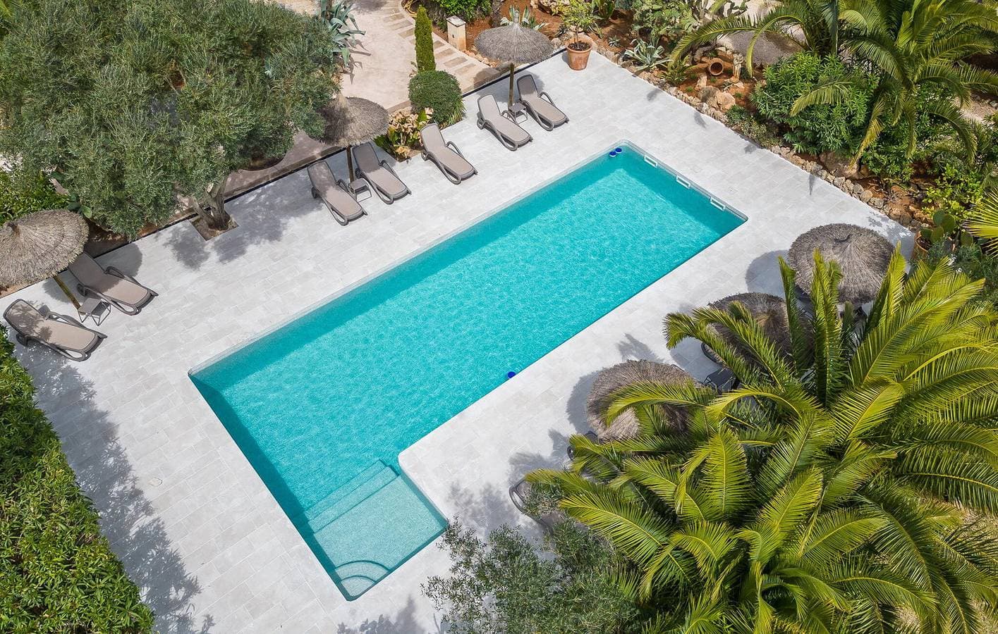 Foto 11 von 42: Jornets Terrassenrückzug mit Pool und Grill