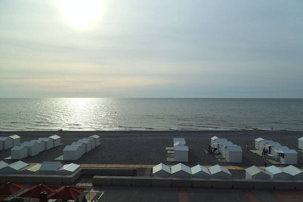 Das Boot Helle Wohnung mit Blick auf das Meer und den Strand 1