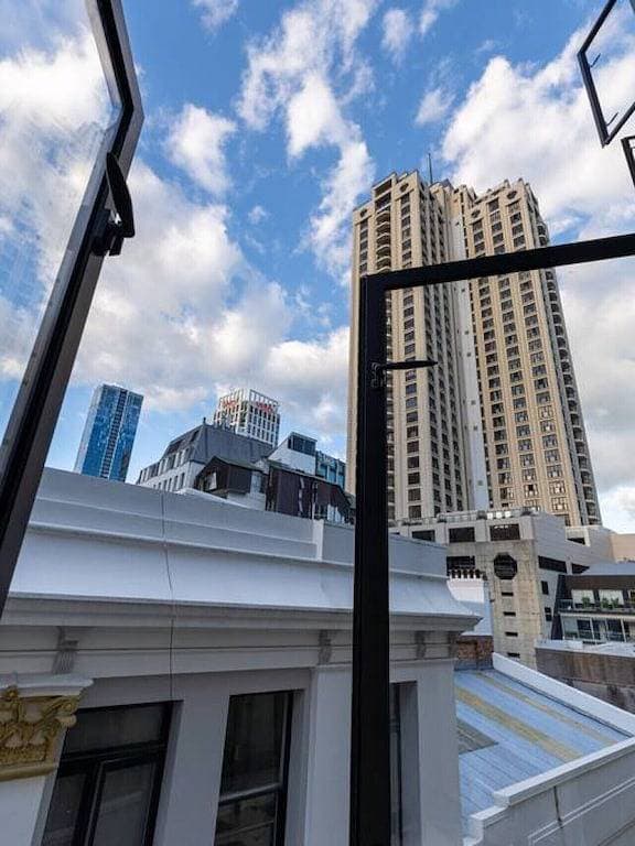 Bright Cbd Studio -Near SkyTower w WiFi & Cityscape 1