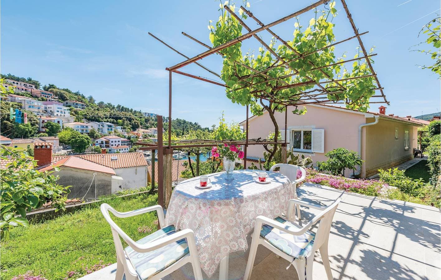 Foto 3 von 20: Wohnung im Erdgeschoss mit Meerblick, Terrasse und 100 m zum Strand