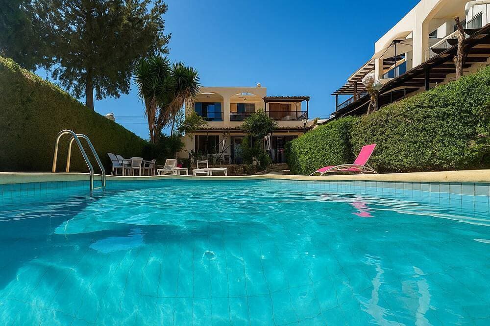Ibiscus pool –5 min Walk to Beach & Pafos Harbour 1