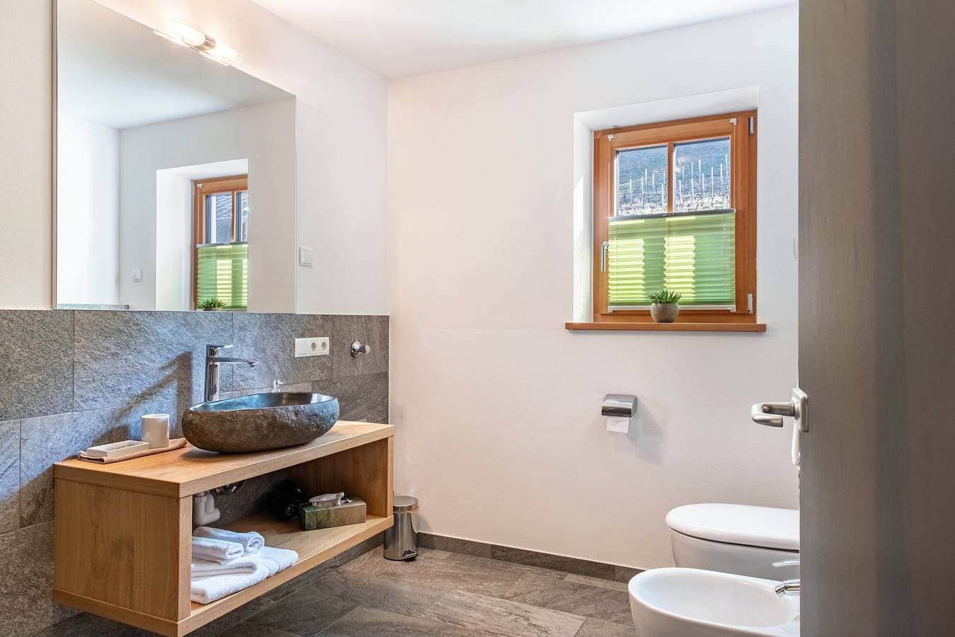Foto 12 von 25: Ferienwohnung "Gojer Kerner" mit Bergblick, Garten und WLAN