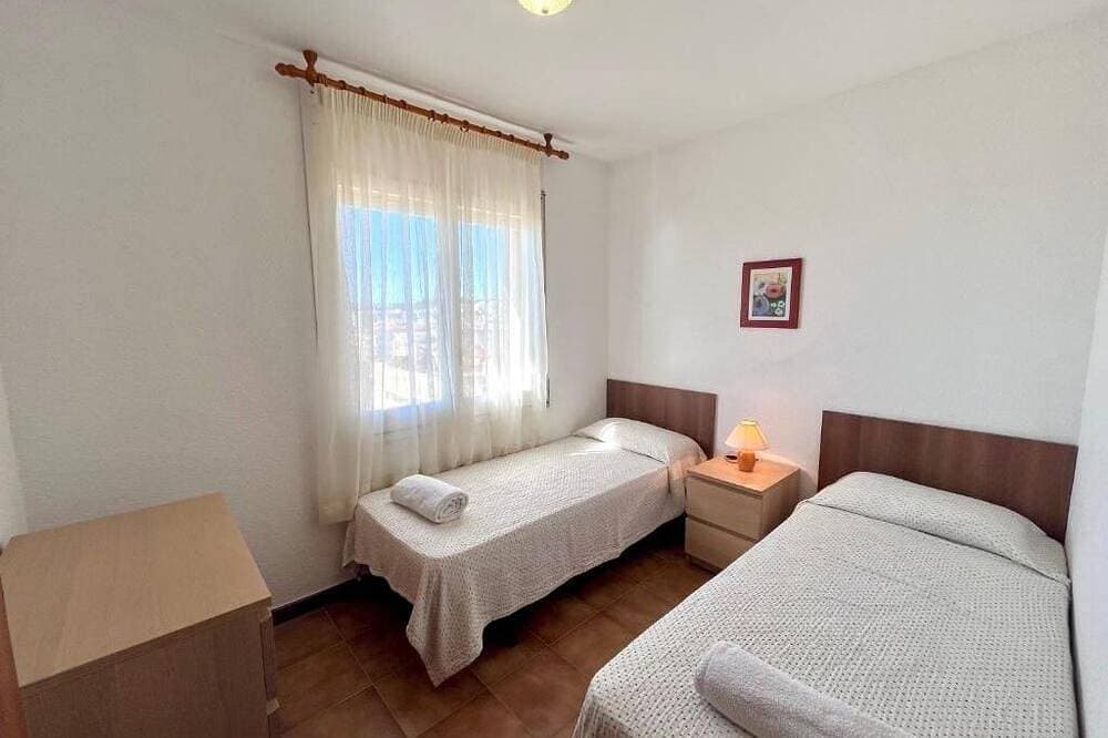 Foto 6 von 21: Geräumiges 3-Zimmer-Apartment direkt am Strand. Rodes-72