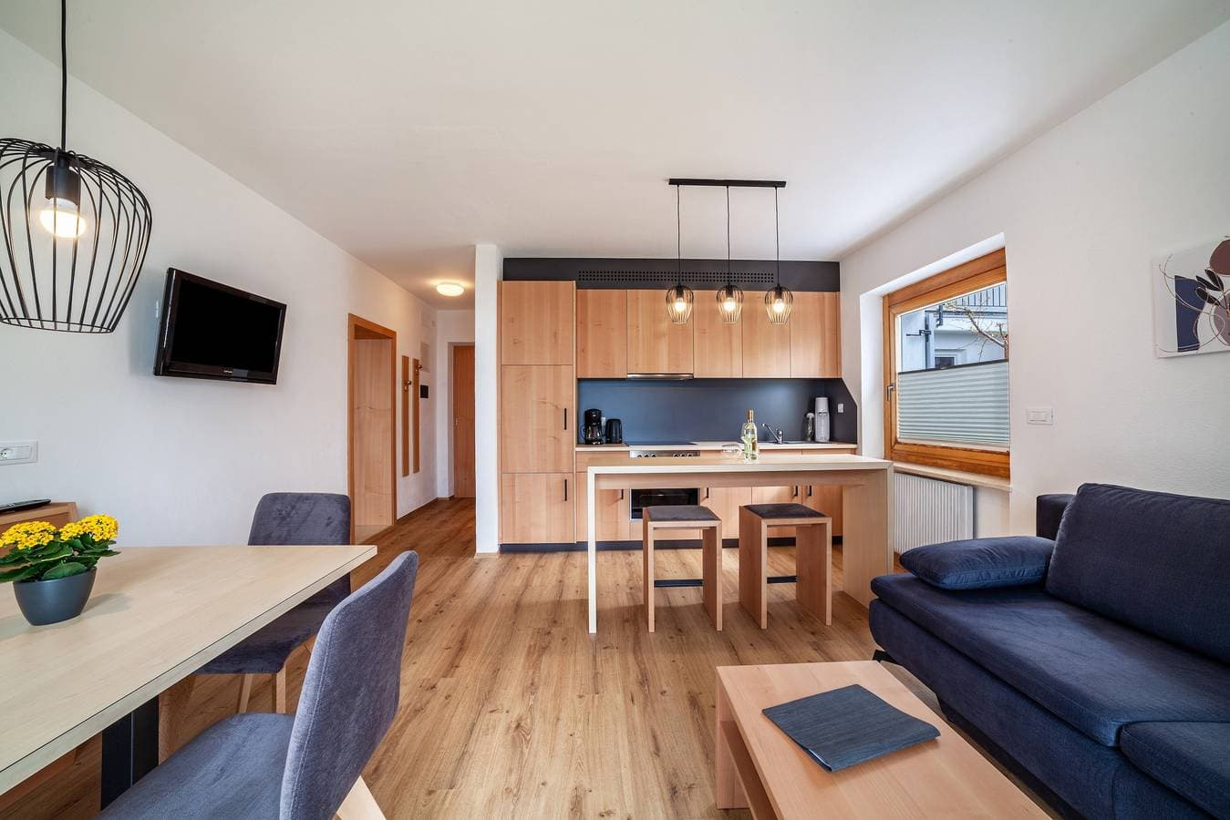 Foto 4 von 28: Ferienwohnung "Haus Hohenrain 2" mit Bergblick, Pool, WLAN, Terrasse & Garten